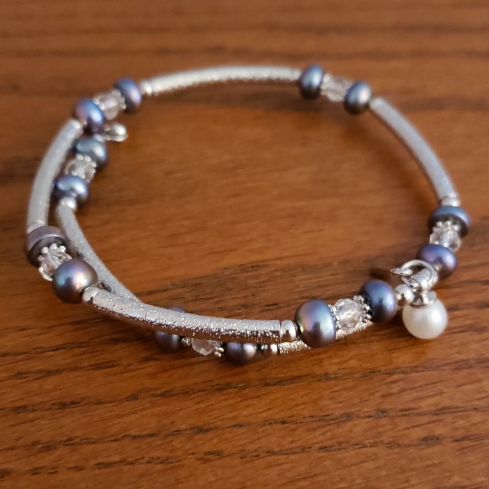 Vantel pearls Still of the Night wrap bracelet